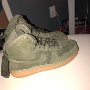 Nike Air Force Olive Green 5.5 boys (6.5 women)